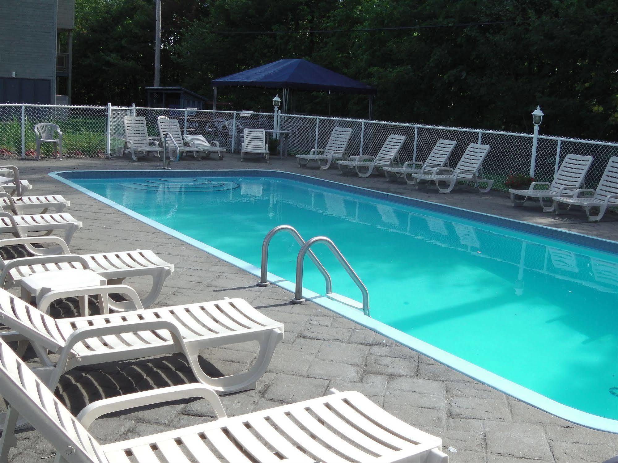 Holiday Villa Resorts At Mont Ste Anne 보프레 외부 사진