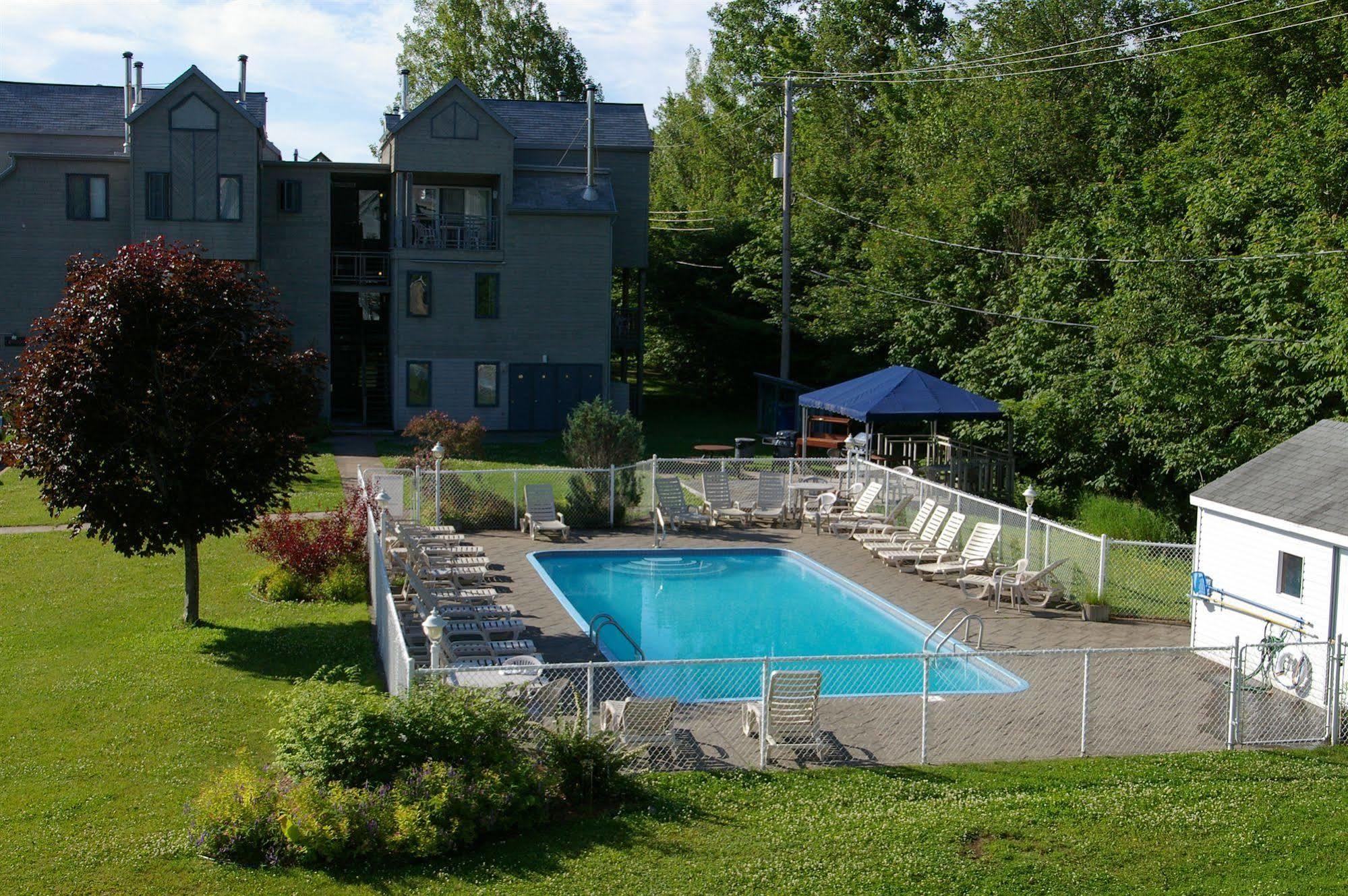 Holiday Villa Resorts At Mont Ste Anne 보프레 외부 사진
